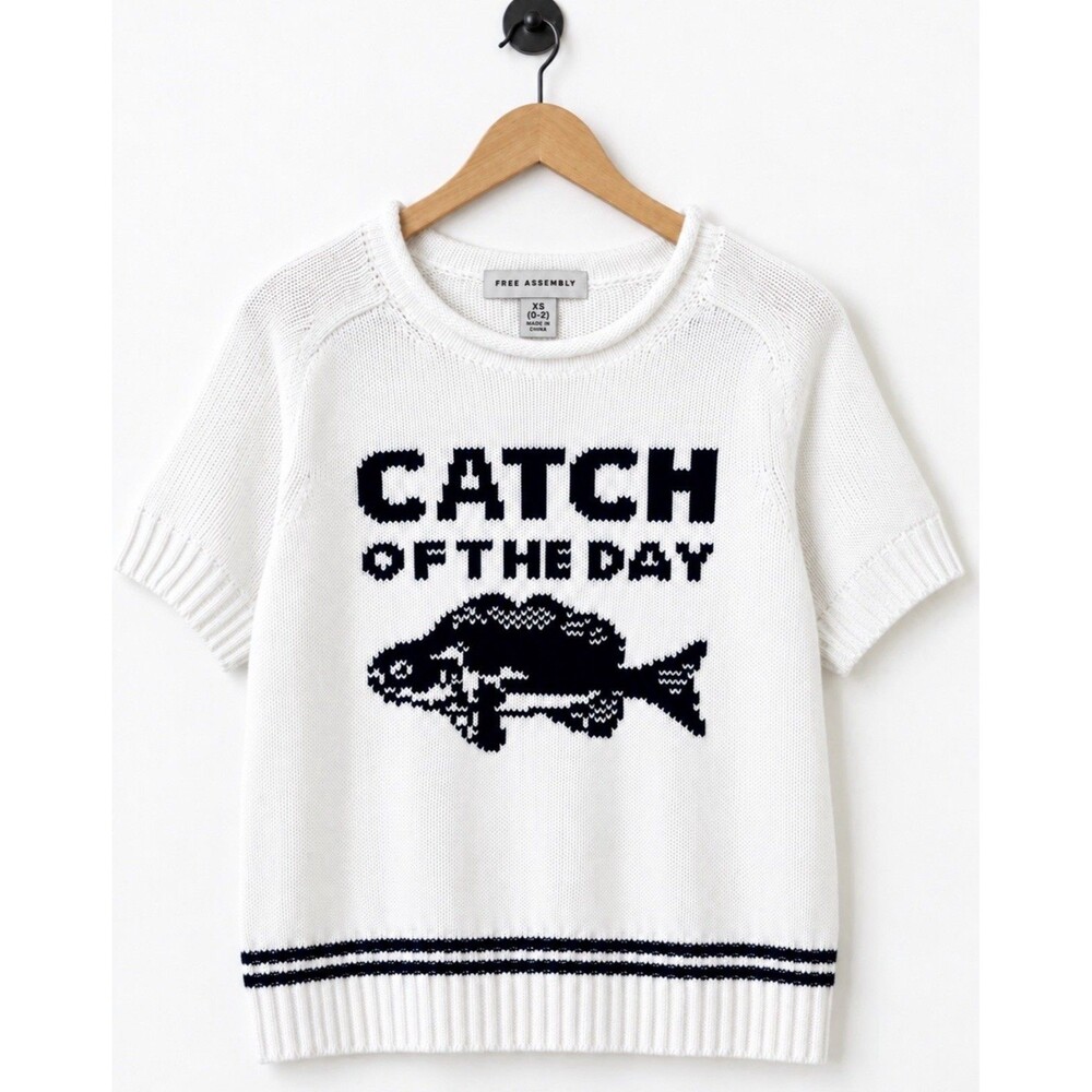Free Assembly Women XS 0-2 Catch of the Day Fish Short Sleeve Knit Sweater White